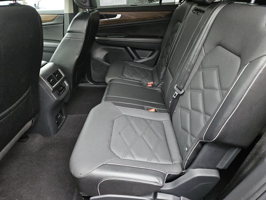 Used 2024 Volkswagen Atlas SE image 27