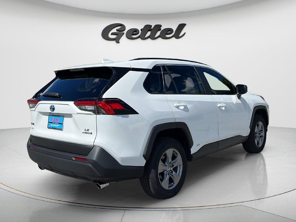 Used 2022 Toyota RAV4 LE AWD/4WD image 5