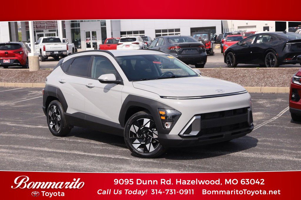 Used 2025 Hyundai Kona SEL image 1