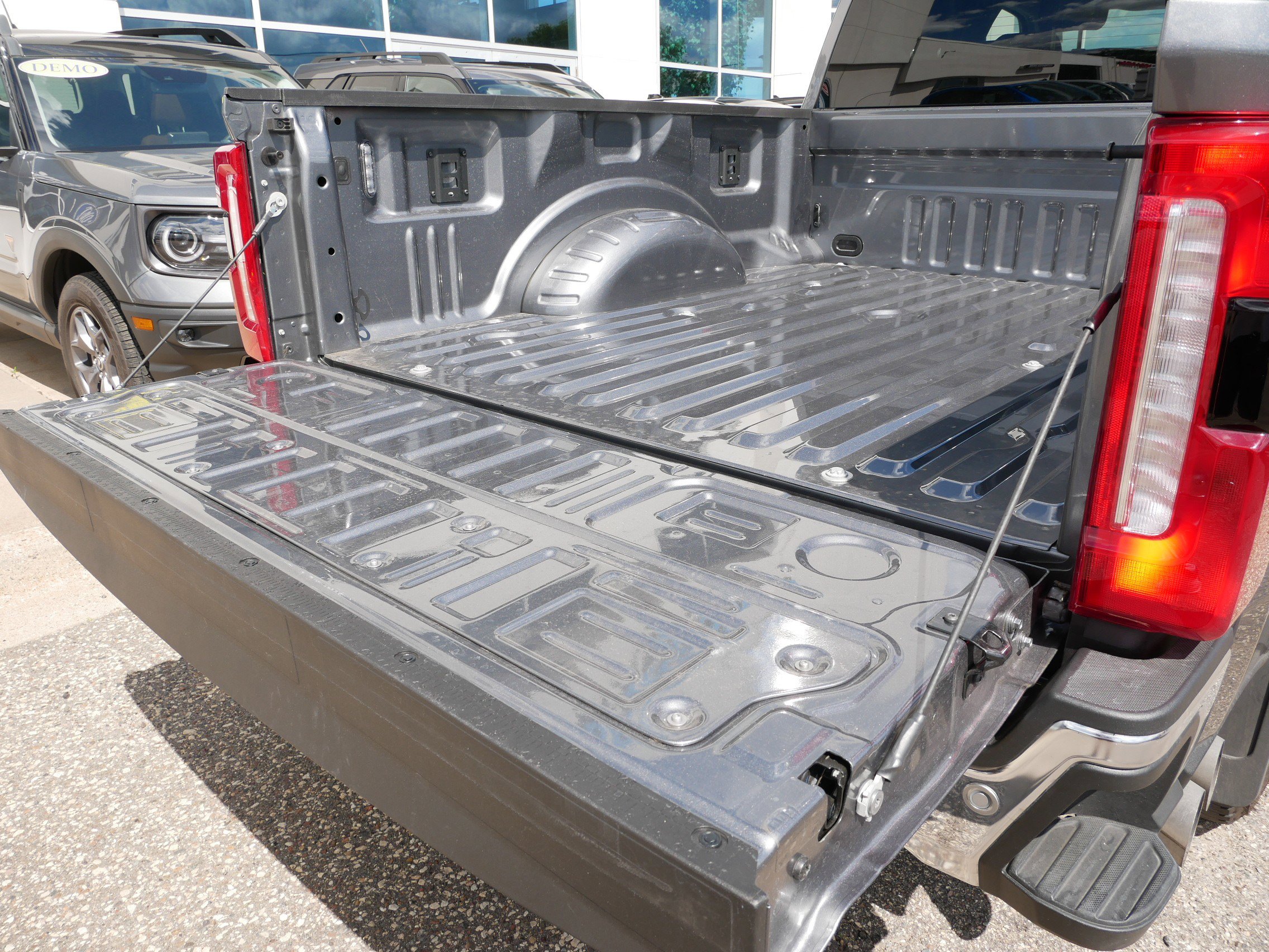 Used 2025 Ford F350 Lariat w/ FX4 Off-Road Package image 8