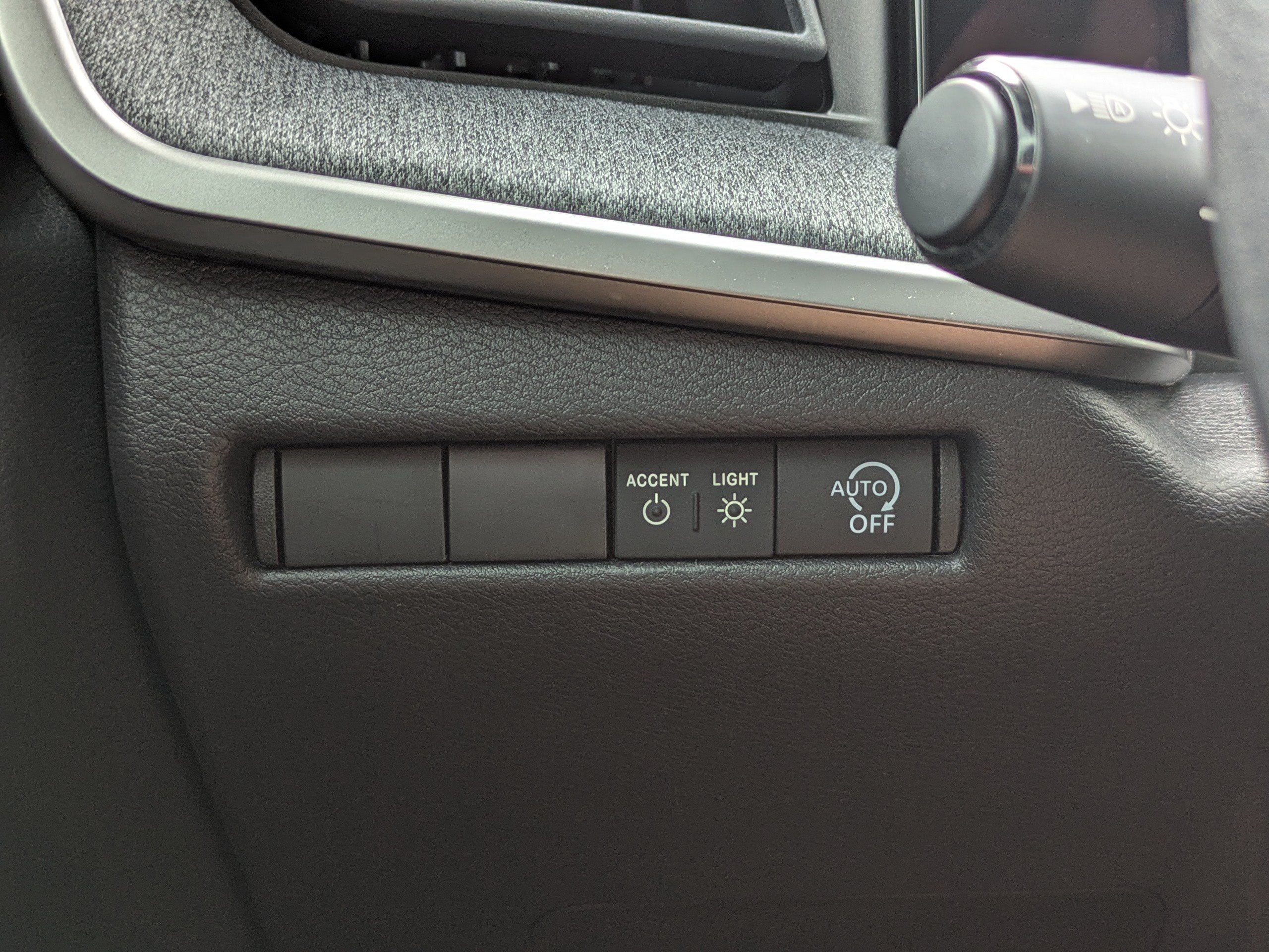 New 2026 Nissan Kicks SV w/ SV Premium Package FWD image 24