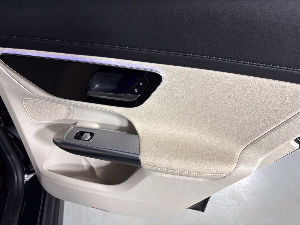 Used 2025 Mercedes-Benz GLC 300 image 20