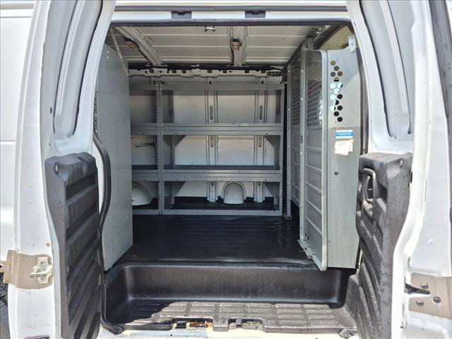 Used 2015 Chevrolet Express 2500 RWD image 19