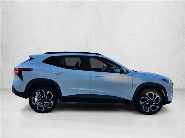 Used 2024 Chevrolet Trax RS w/ Sunroof Package image 2