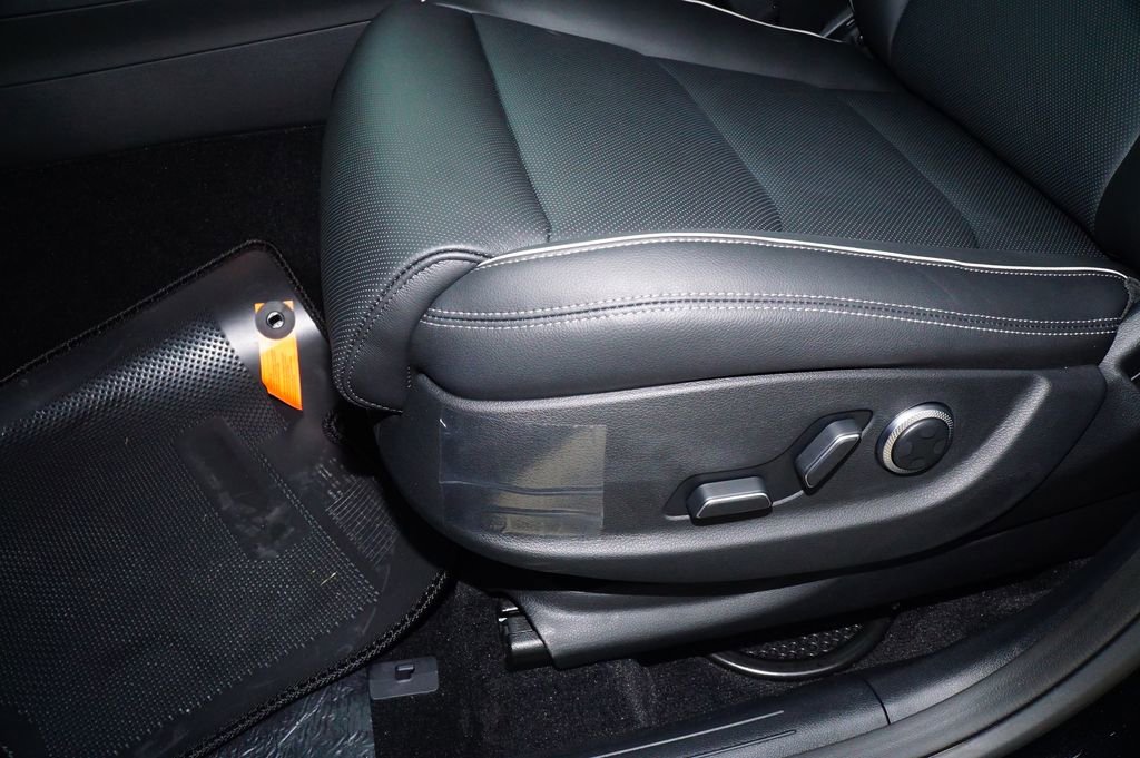 Certified 2025 Genesis GV70 2.5T Advanced w/ Advanced Package image 16