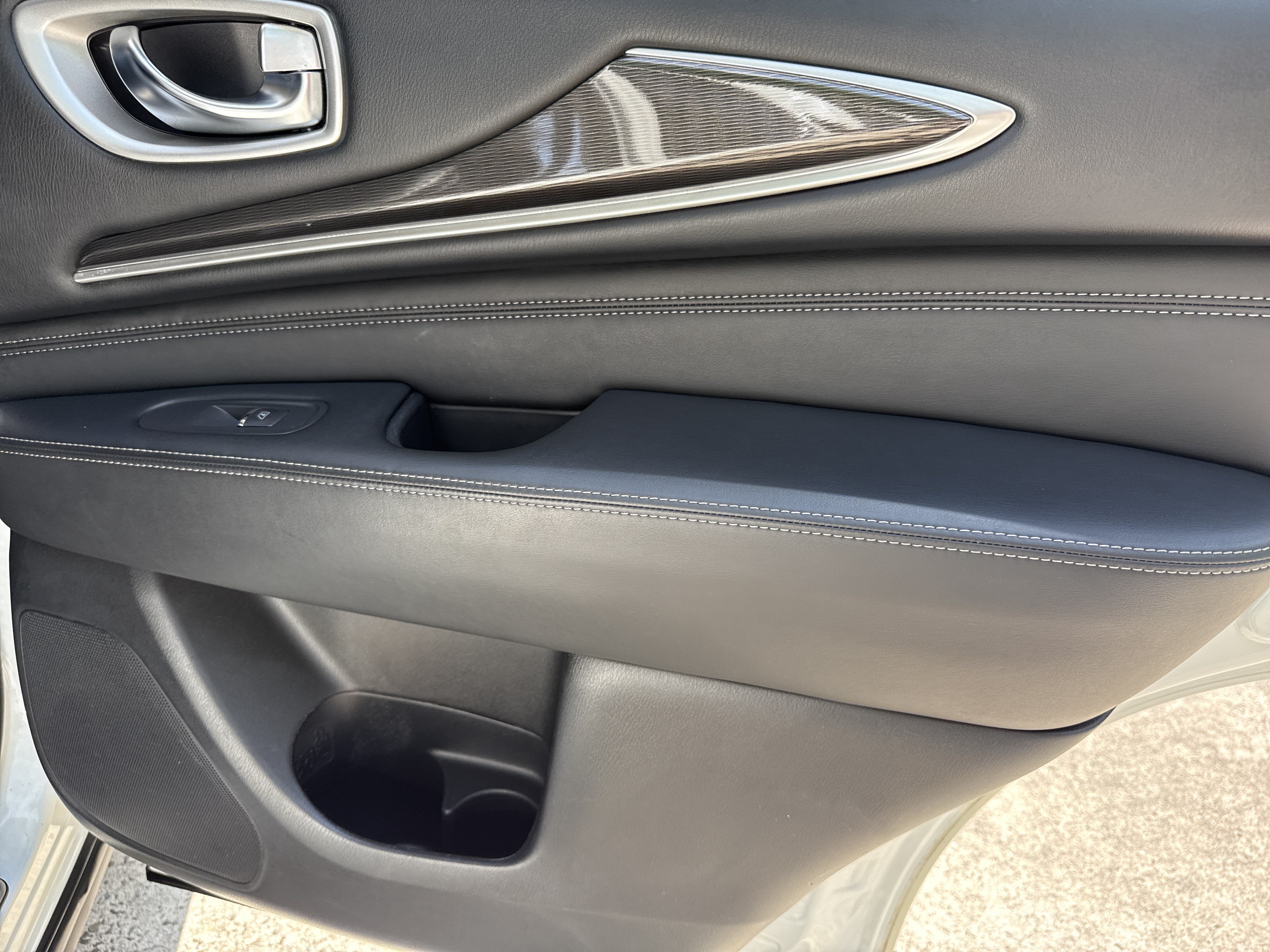 Used 2020 INFINITI QX60 Luxe w/ Essential Package FWD image 16
