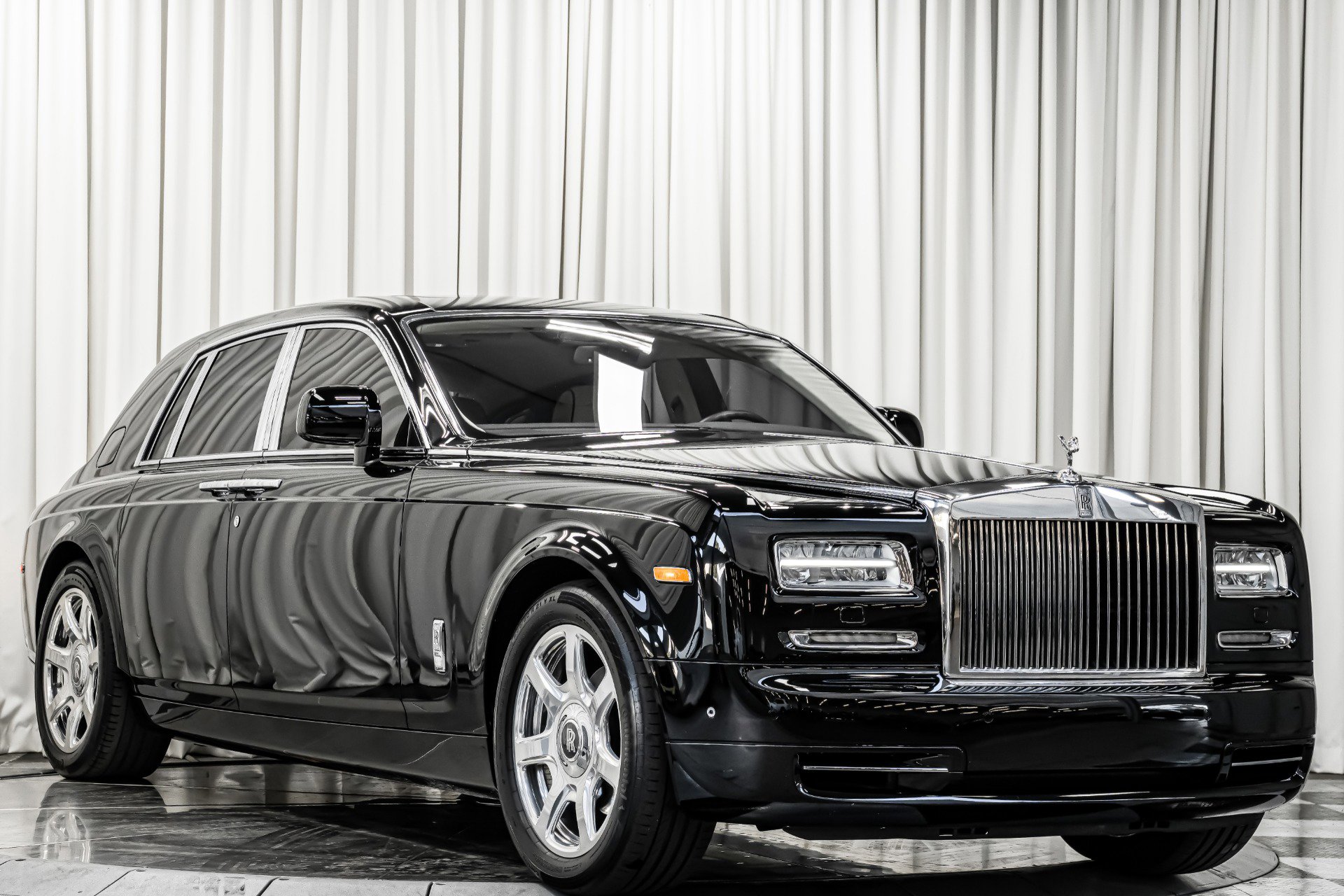 Used 2013 Rolls-Royce Phantom Sedan image 3