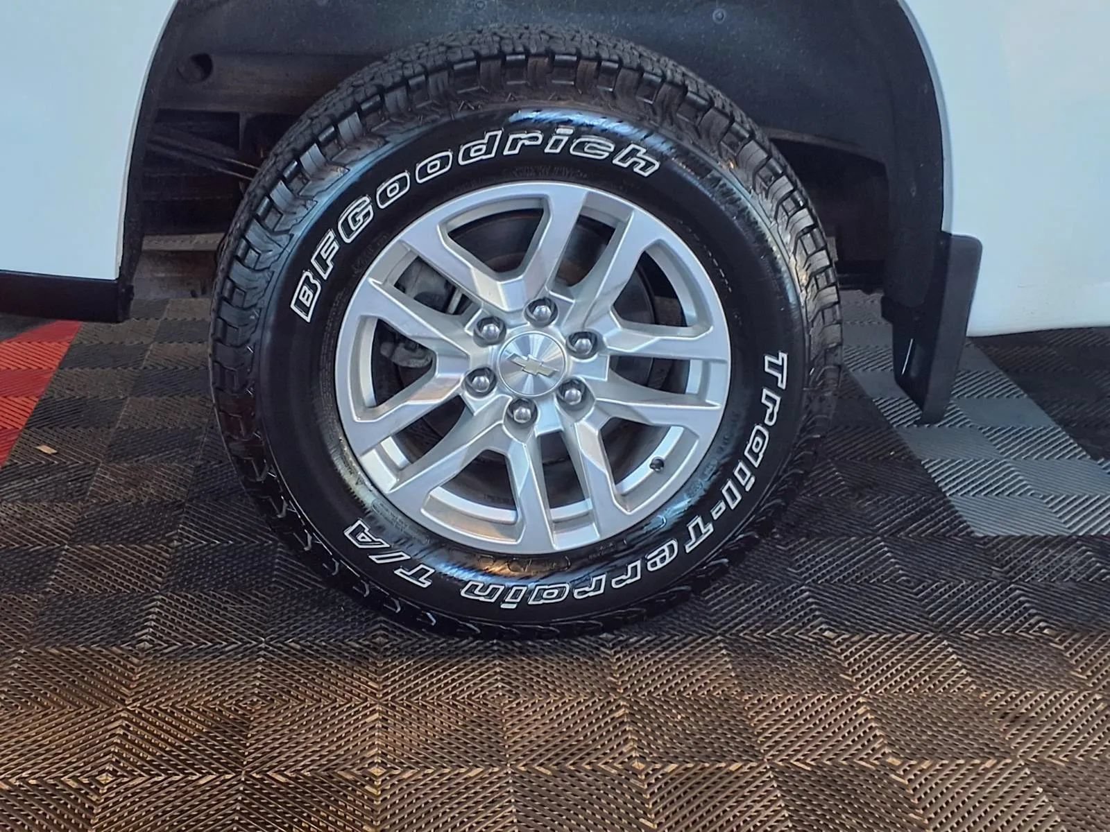 Used 2020 Chevrolet Silverado 1500 LTZ w/ LTZ Convenience Package AWD/4WD image 8
