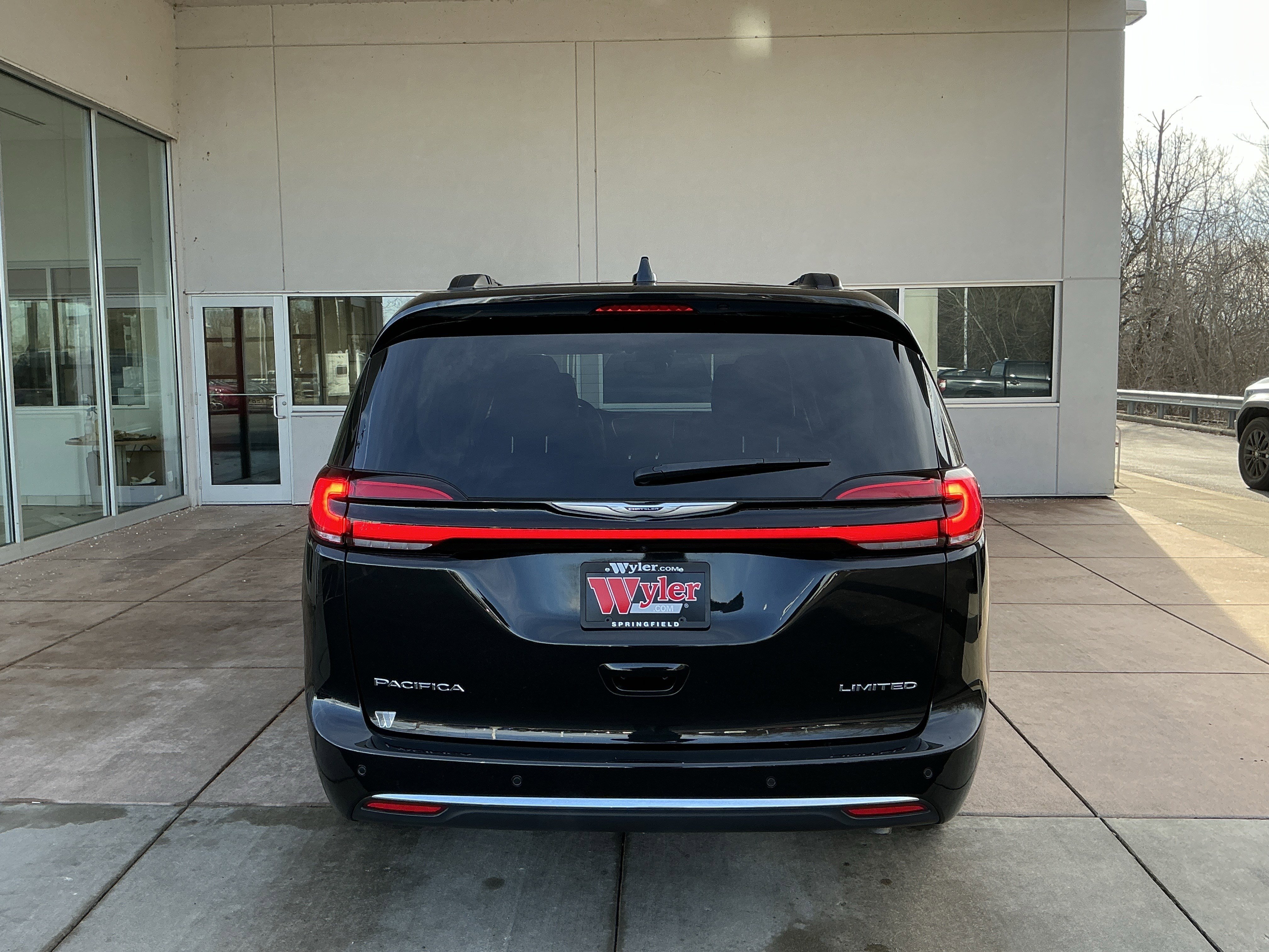 Used 2023 Chrysler Pacifica Limited image 21