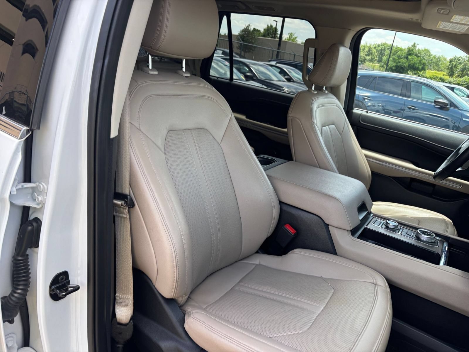 Used 2024 Ford Expedition Limited AWD/4WD image 40