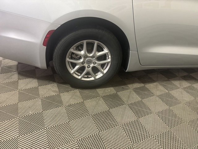 Certified 2024 Chrysler Pacifica Touring-L image 53