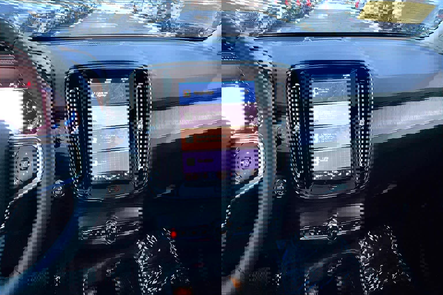 Certified 2024 Volvo XC40 B5 Plus w/ Protection Package Premier image 6