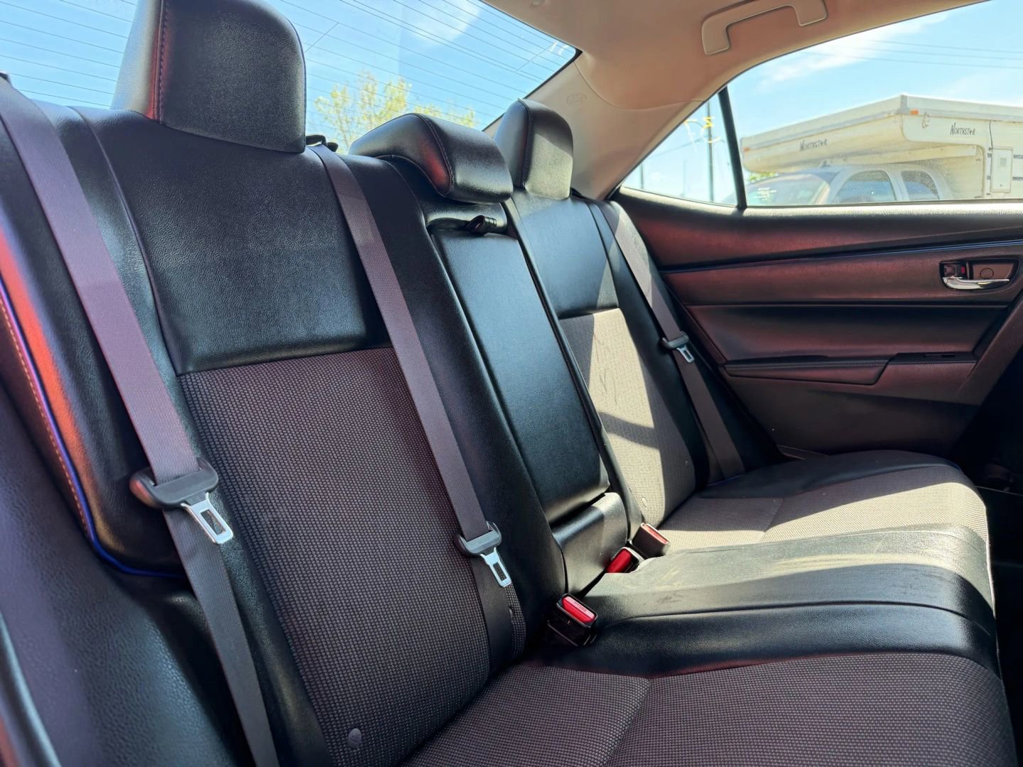 Used 2017 Toyota Corolla SE w/ SE Premium Package FWD image 17