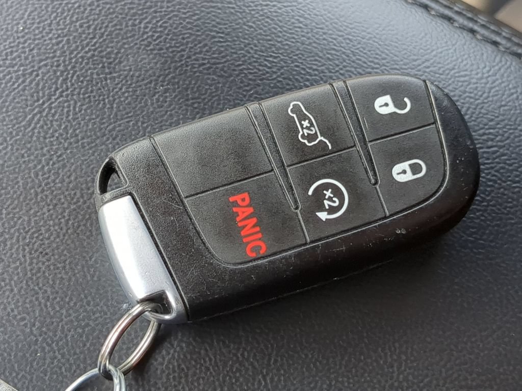 Used 2021 Jeep Grand Cherokee Limited AWD/4WD image 39