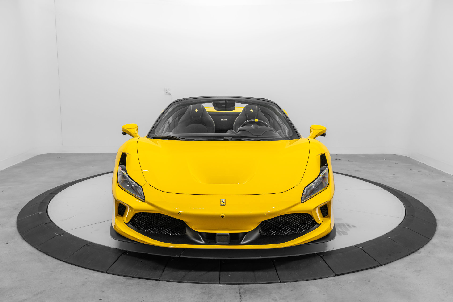 Certified 2022 Ferrari F8 Tributo RWD image 8