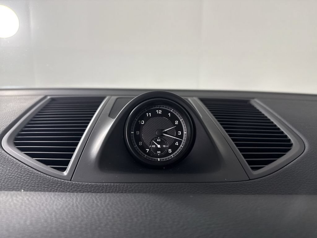 Certified 2026 Porsche Macan AWD/4WD image 29