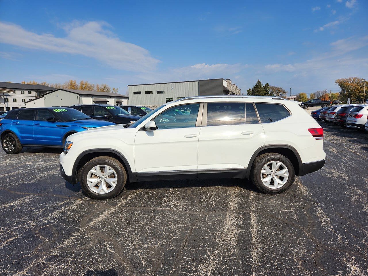 Used 2018 Volkswagen Atlas SEL AWD/4WD image 2