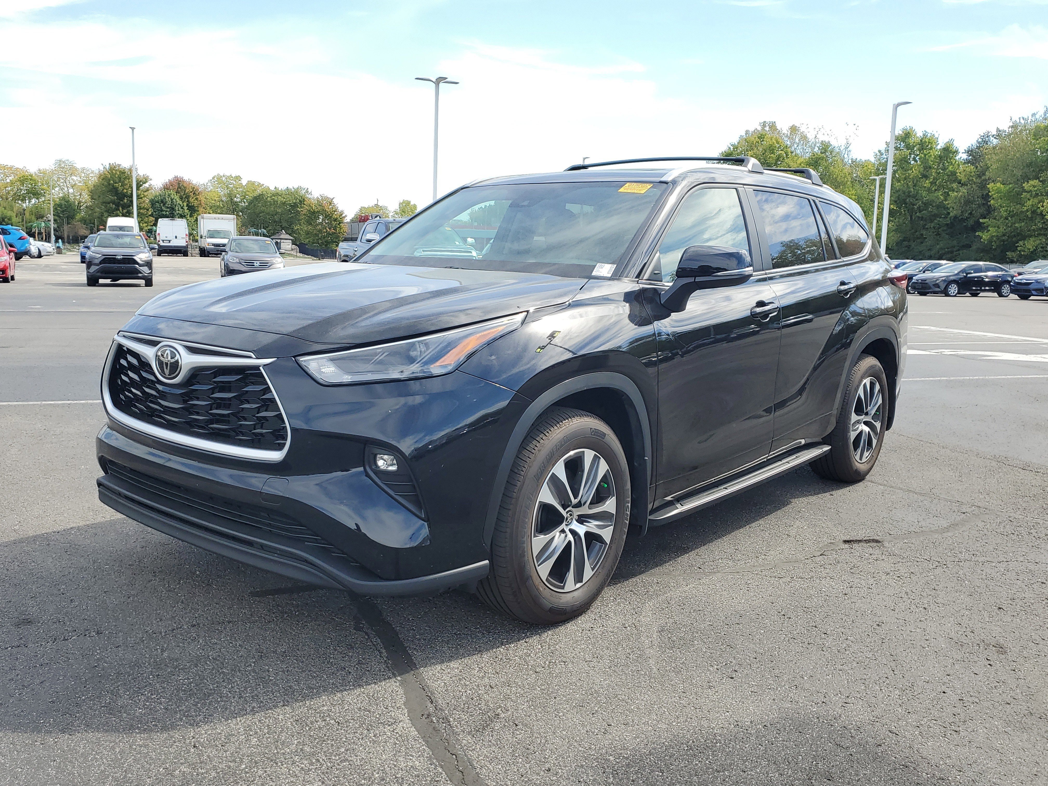 Certified 2024 Toyota Highlander XLE image 3