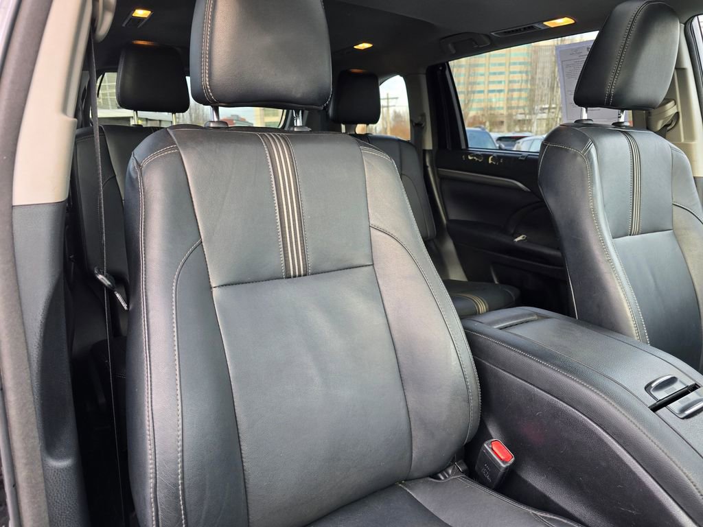 Used 2018 Toyota Highlander SE image 11