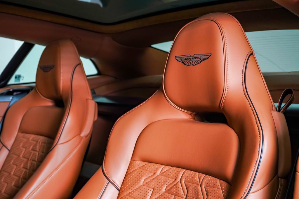 Used 2025 Aston Martin Vanquish RWD image 22