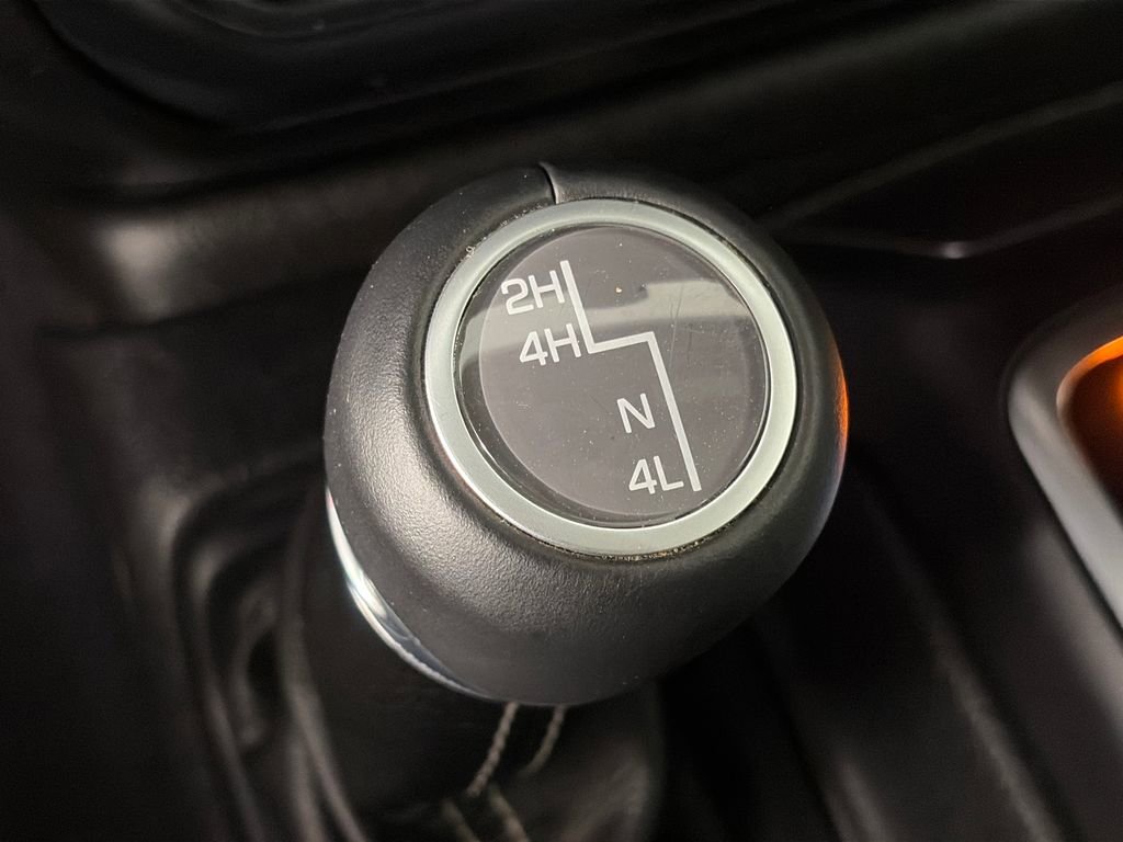 Used 2018 Jeep Wrangler Unlimited Sahara w/ Cold Weather Group AWD/4WD image 24