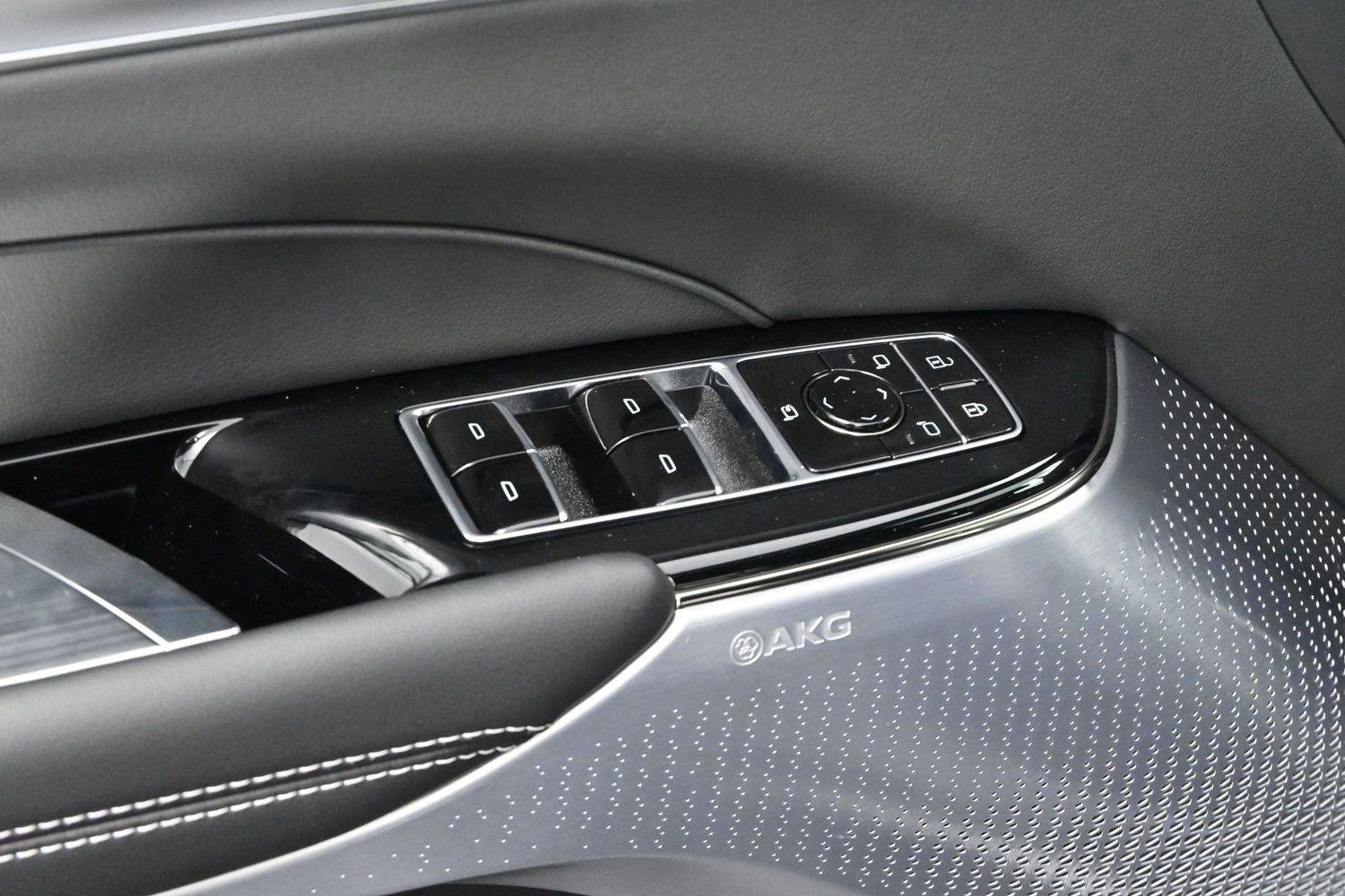 New 2027 Cadillac Lyriq Signature Sport AWD/4WD image 14