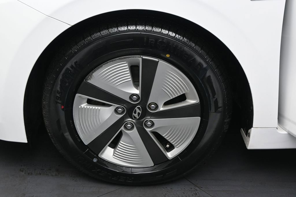 Used 2018 Hyundai Ioniq Blue image 34