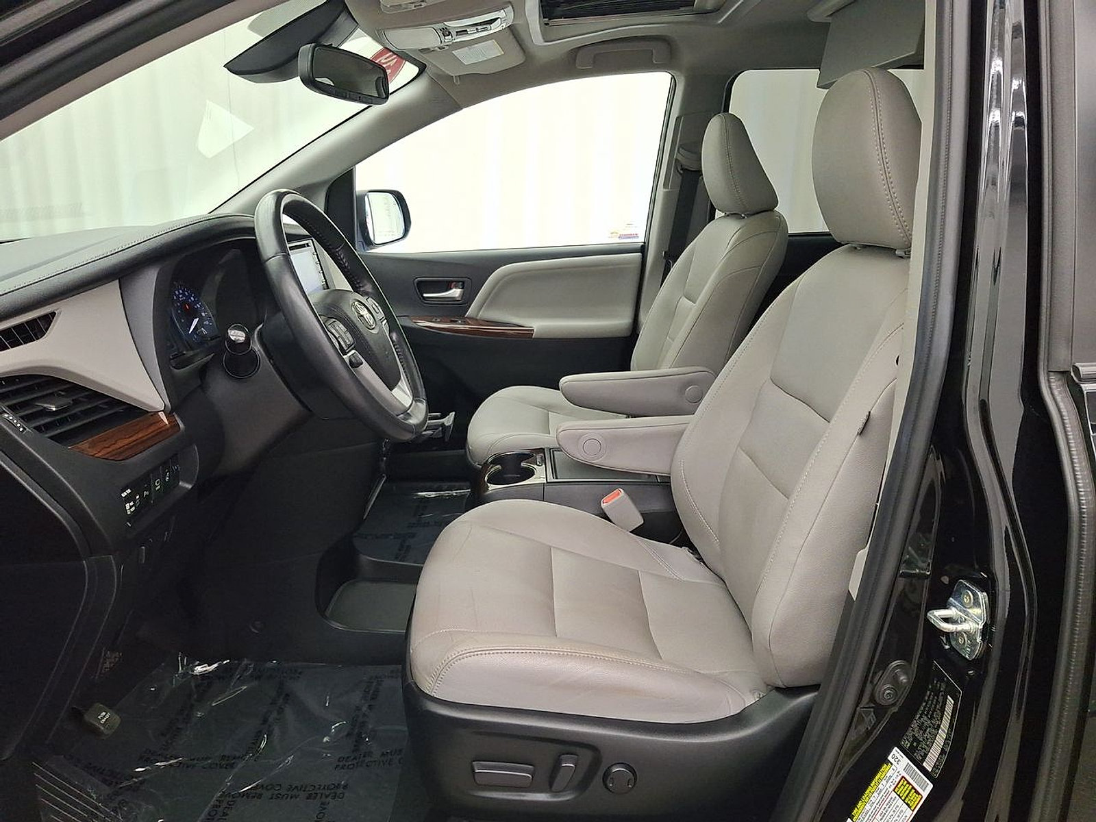 Certified 2019 Toyota Sienna Limited Premium w/ Protection Package AWD/4WD image 15