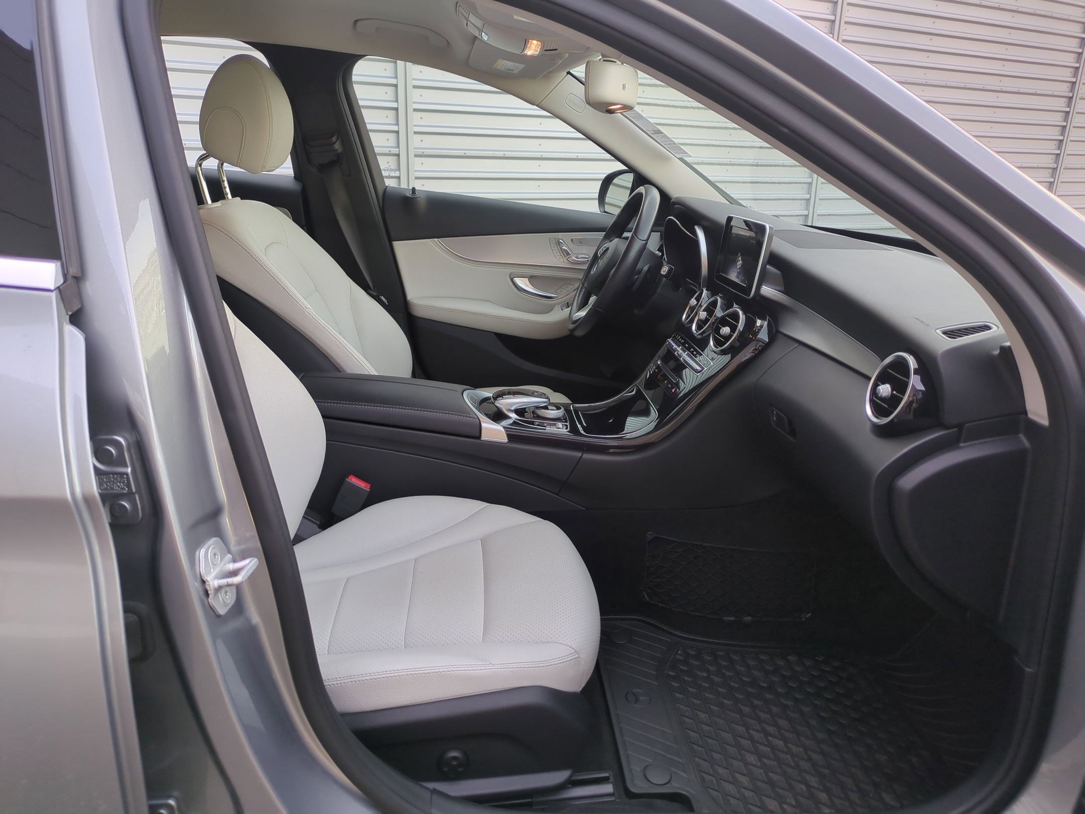 Used 2015 Mercedes-Benz C 300 4MATIC Sedan image 32