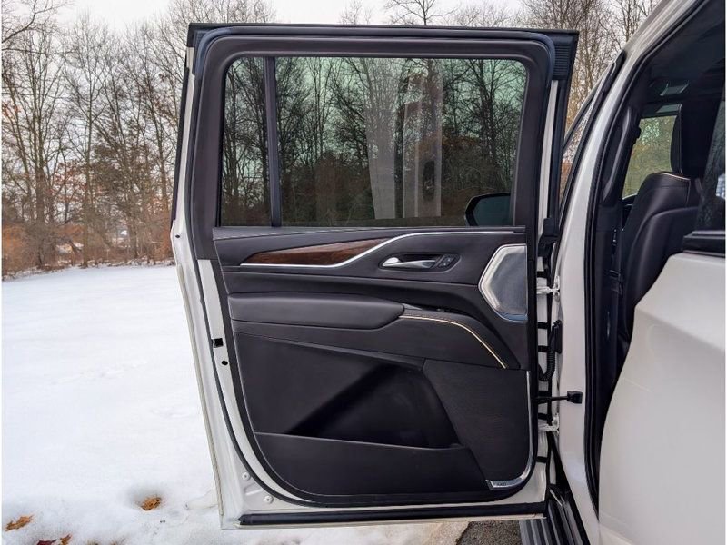 Used 2022 Cadillac Escalade ESV Sport Platinum w/ LPO, ONYX Package image 11