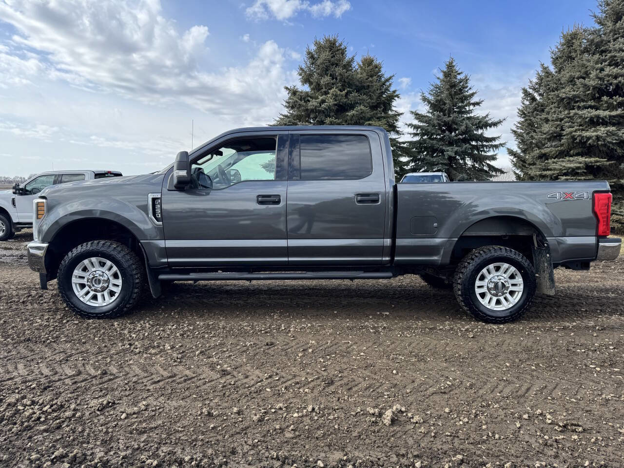 Used 2019 Ford F250 XLT w/ Camper Package image 5