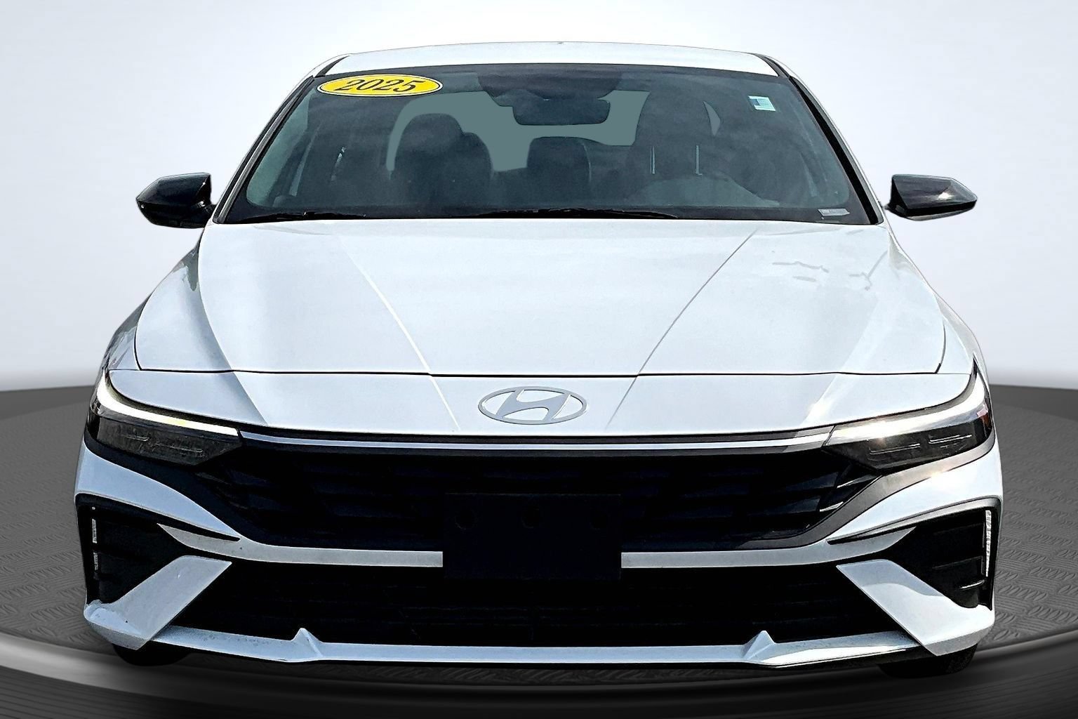 Used 2025 Hyundai Elantra Sport FWD image 2