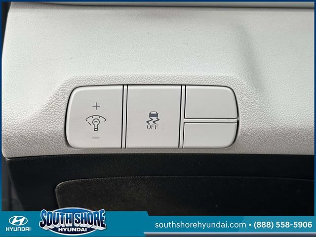 Certified 2025 Hyundai Elantra Limited FWD image 24