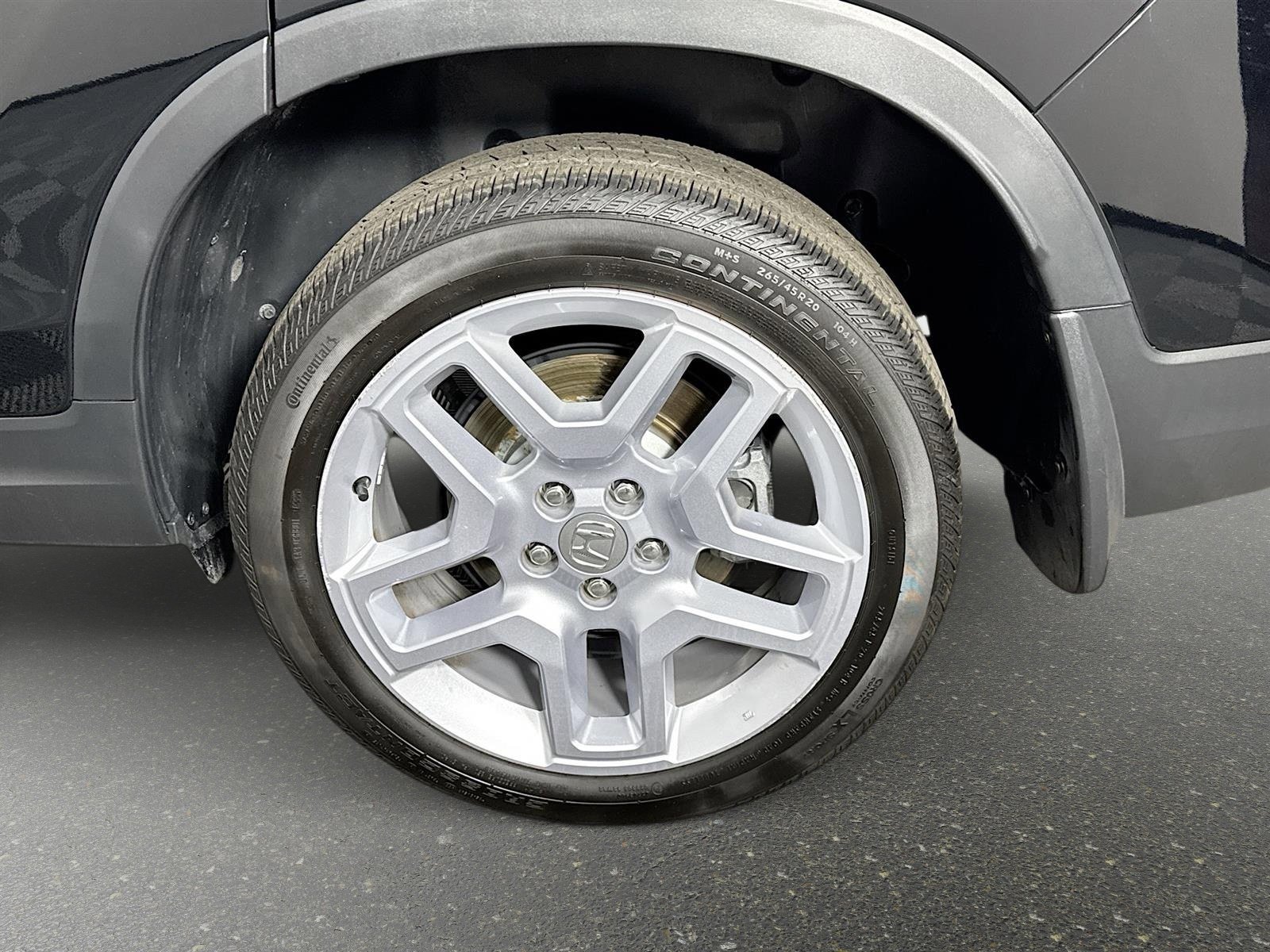 Used 2025 Honda Passport EX-L image 32