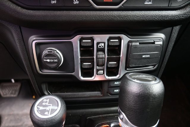 Used 2025 Jeep Gladiator Sport AWD/4WD image 24