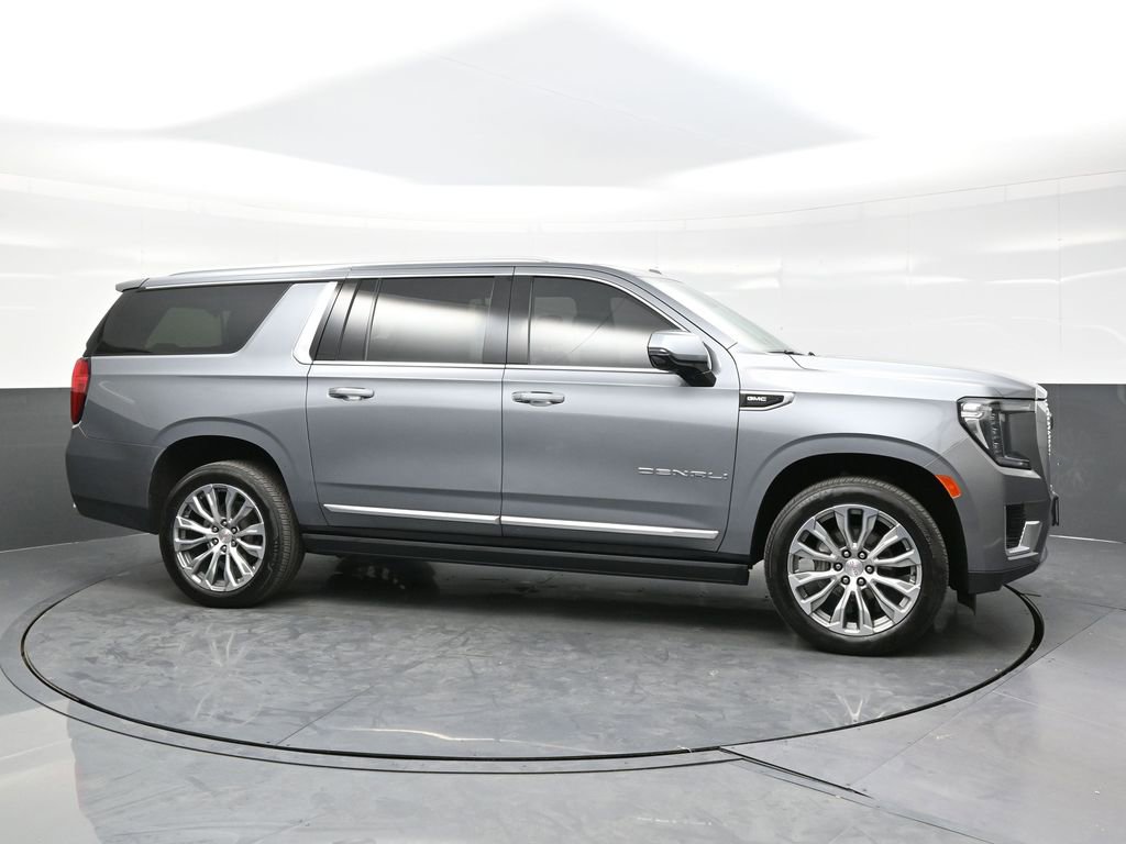 Used 2021 GMC Yukon XL Denali w/ Denali Ultimate Package AWD/4WD image 8