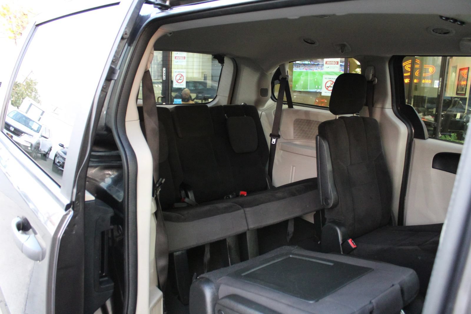 Used 2019 Dodge Grand Caravan SE FWD image 12