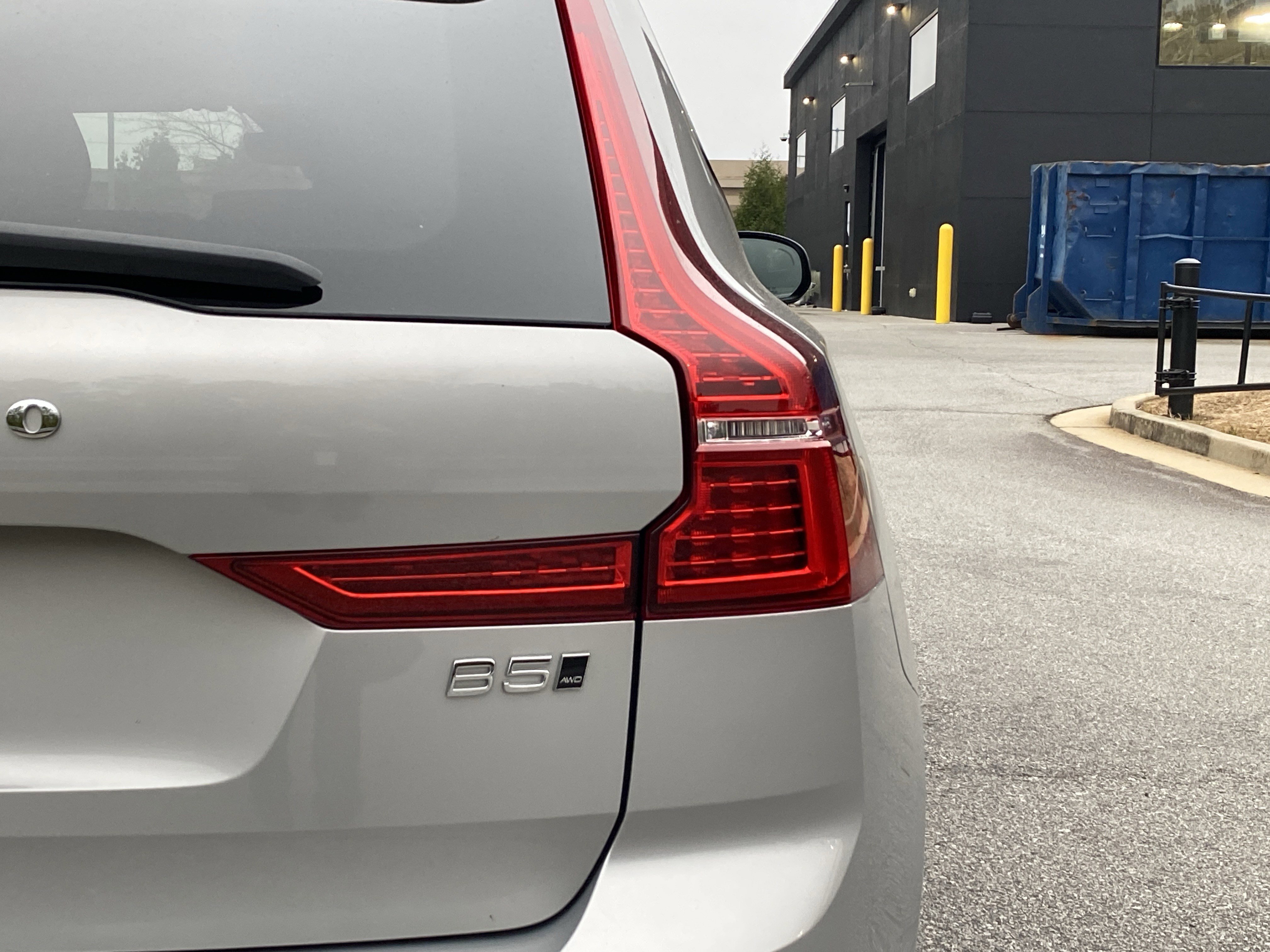 Used 2025 Volvo XC60 B5 Plus image 48