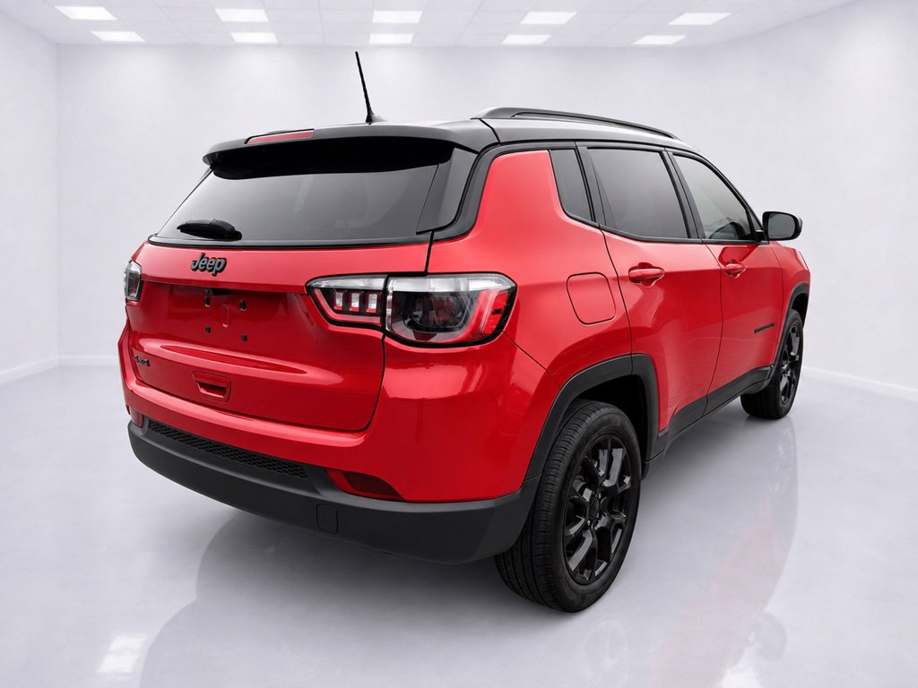 Used 2023 Jeep Compass Latitude w/ Sun and Sound Group AWD/4WD image 10