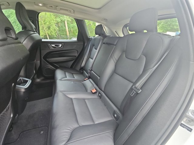Used 2024 Volvo XC60 B5 Plus image 18