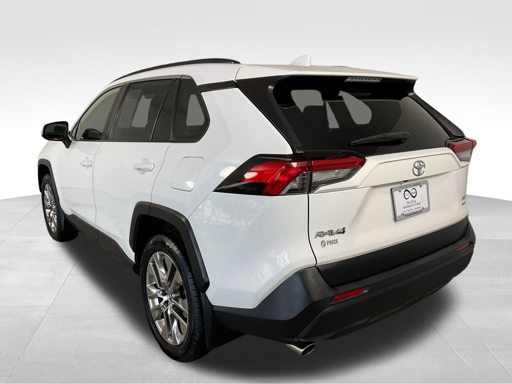 Used 2019 Toyota RAV4 XLE Premium w/ Cold Weather Package AWD/4WD image 7