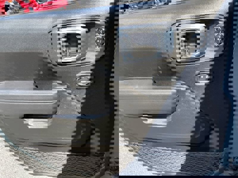 Used 2024 Jeep Gladiator Mojave w/ Technology Group image 29