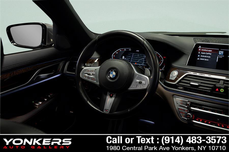 Used 2020 BMW 740i w/ M Sport Package RWD image 25