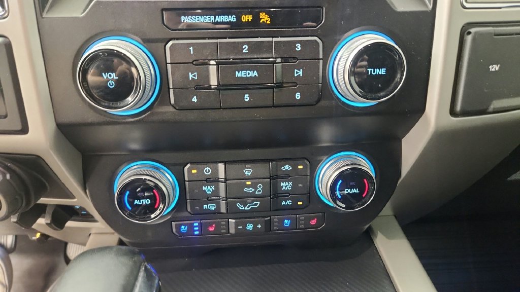 Used 2019 Ford F150 Lariat w/ Equipment Group 502A Luxury AWD/4WD image 19