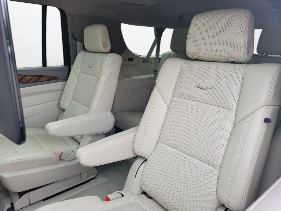 Certified 2024 Cadillac Escalade ESV Premium Luxury Platinum AWD/4WD image 12