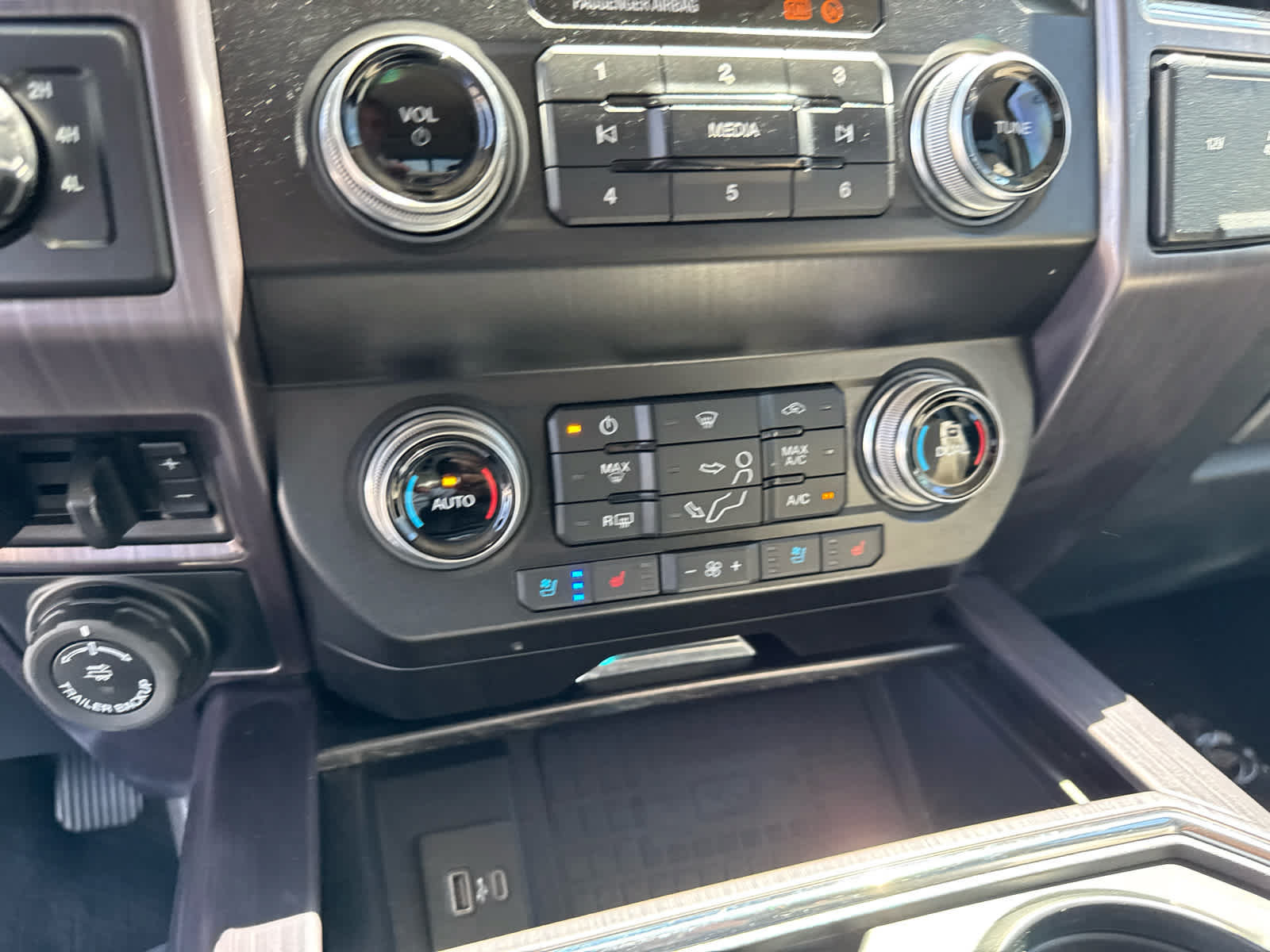 Used 2020 Ford F350 Limited AWD/4WD image 31
