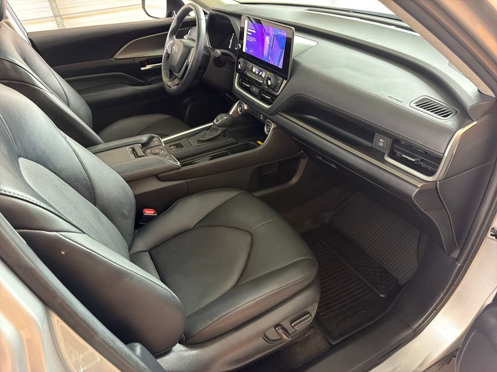 Used 2024 Toyota Grand Highlander AWD image 28