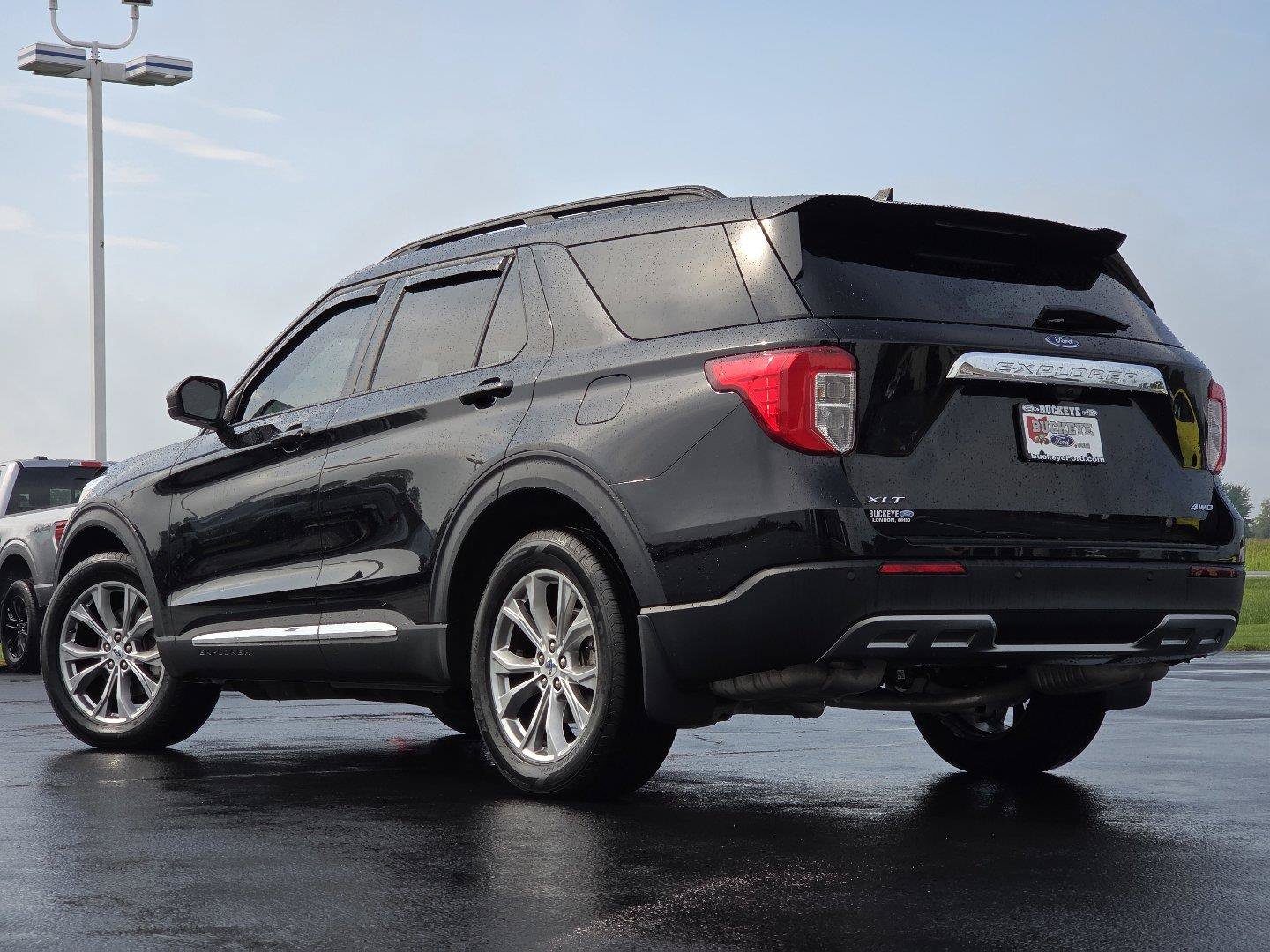 Used 2024 Ford Explorer XLT w/ Equipment Group 202A AWD/4WD image 17