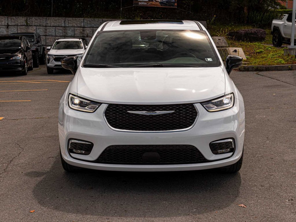 New 2026 Chrysler Pacifica Select image 2