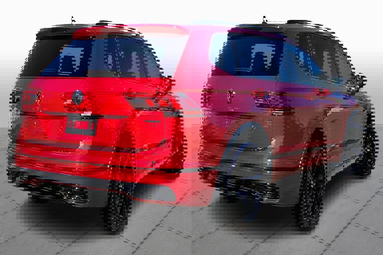 Used 2024 Volkswagen Tiguan SE R-Line image 12